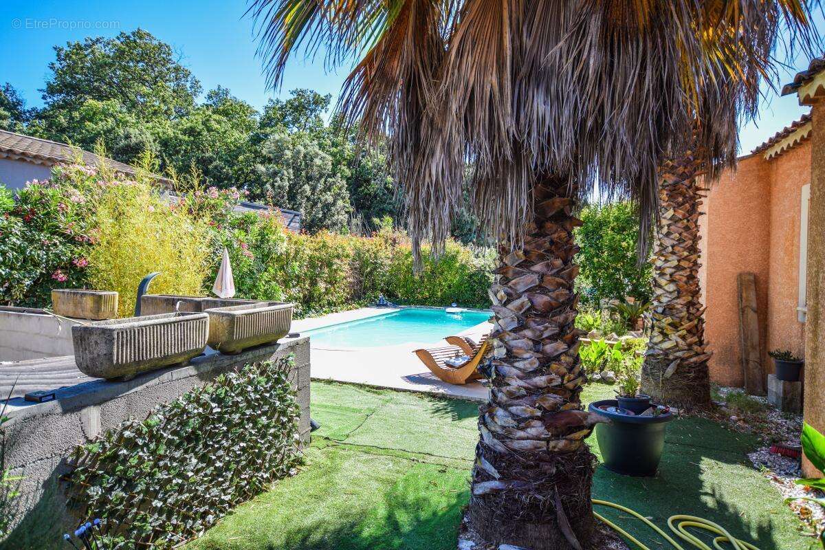 Maison à Vendre à Rochefort du Gard, 5 chambres, piscine - photo 17