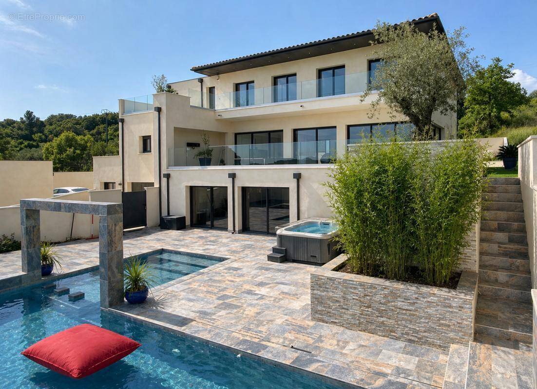 Maison à VILLENEUVE-LES-AVIGNON