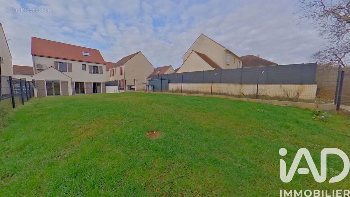 Photo 1 - Maison à SAVIGNY-LE-TEMPLE