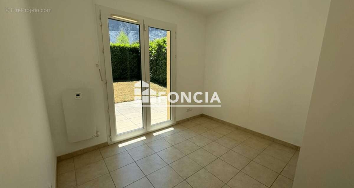 Étrembières – Villa mitoyenne 5 chambres avec jardin de 308 m², garage et abri voiture, à proximité de la douane de Veyrier - photo 9