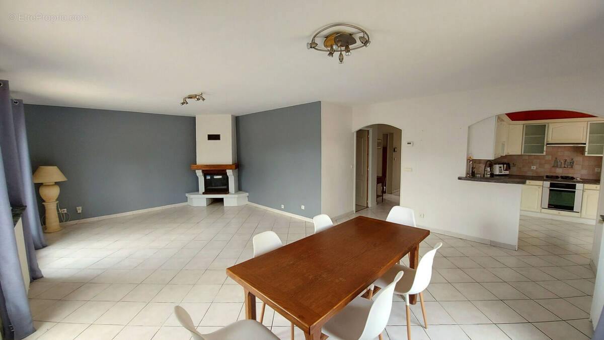 Maison à FROUZINS