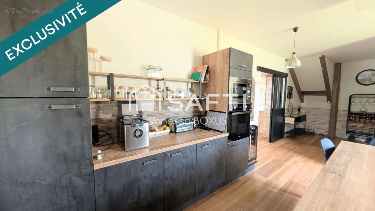 Maison 262 m² à Saint-Pardoux-Du-Breuil  - photo 6