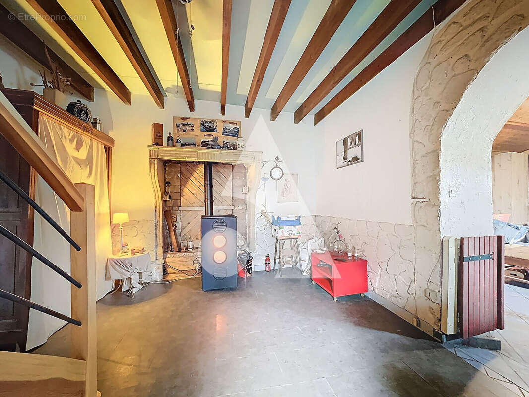 Maison à PANISSIERES