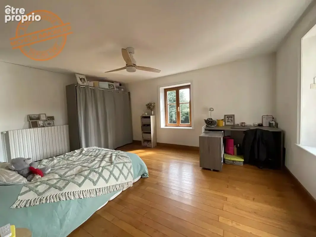 Maison 5 chambres - terrain avec piscine - photo 11