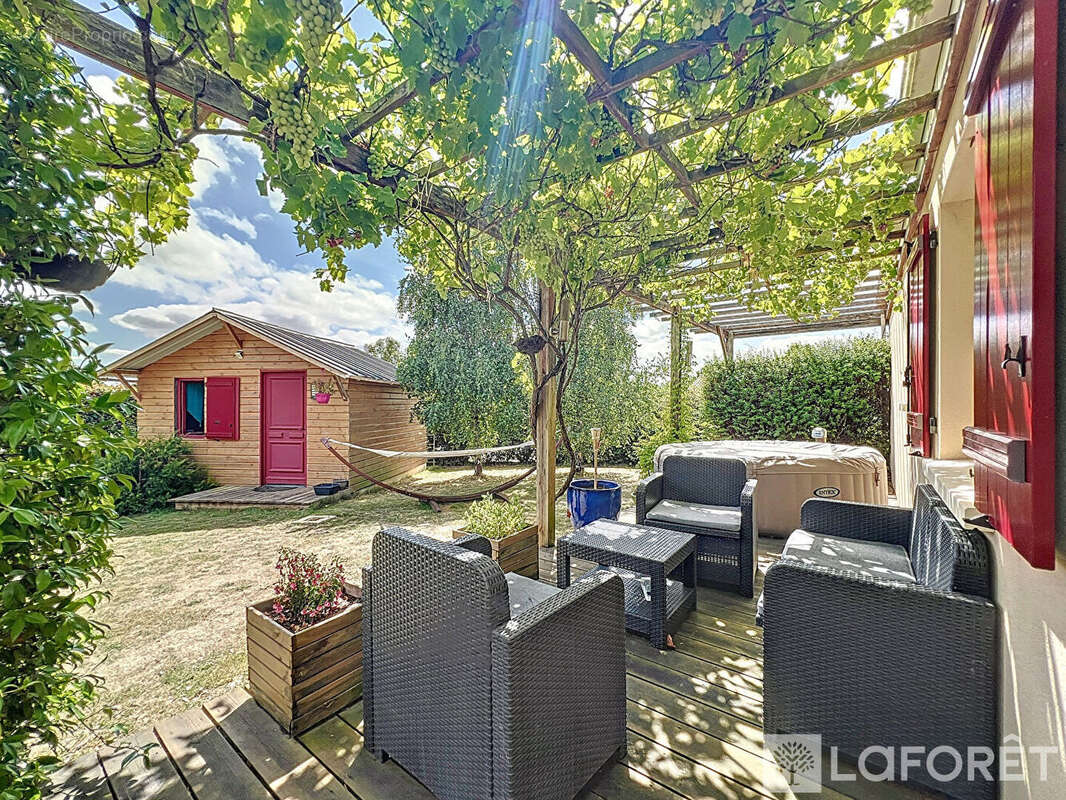 Maison à MONTREVAULT