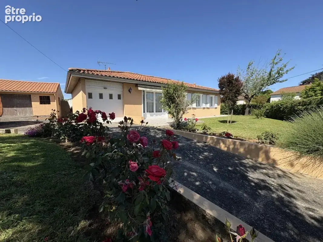 Maison à MAGNE