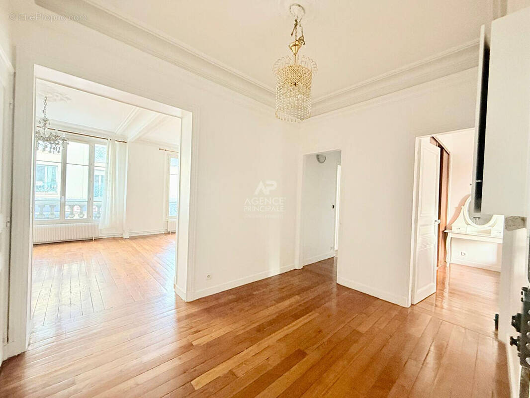 Appartement à HOUILLES
