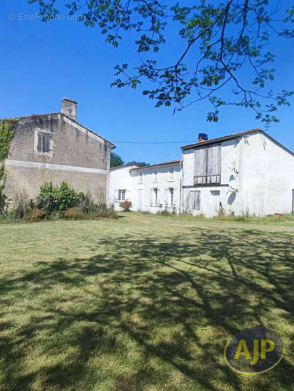 Maison à SAINT-ESTEPHE