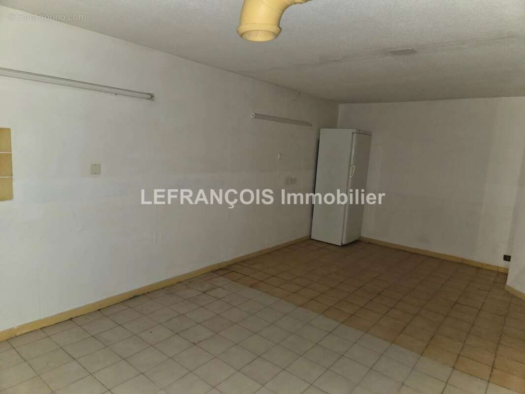 Commerce à MOUANS-SARTOUX