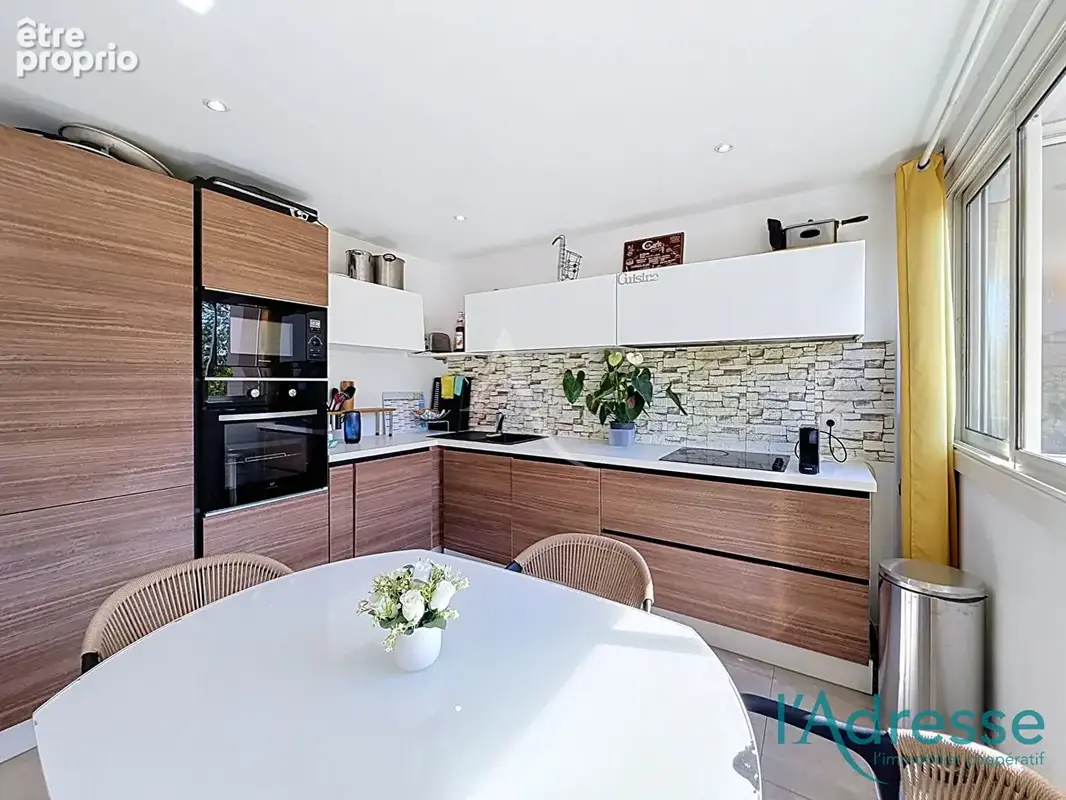 Magnifique 3 pièces traversant rénové avec PARKING ET CAVE ! - photo 4