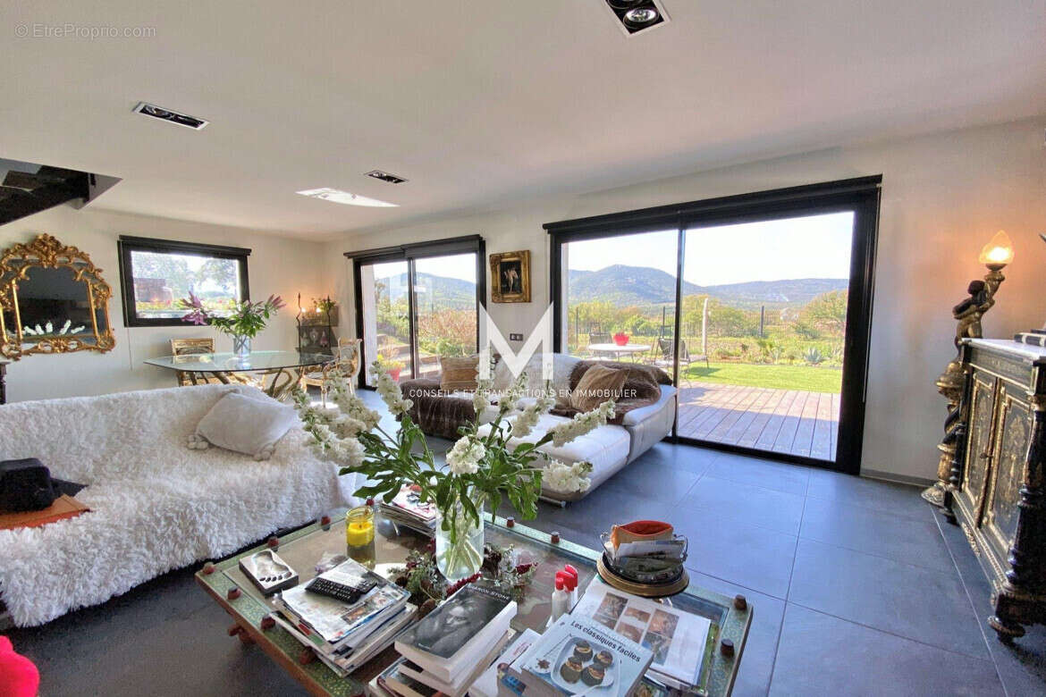 Maison à PLAN-DE-LA-TOUR