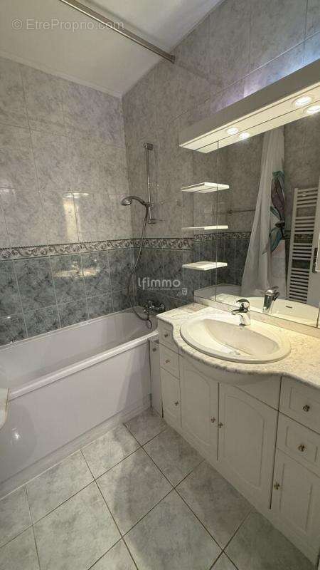 Appartement à PIERRE-BENITE