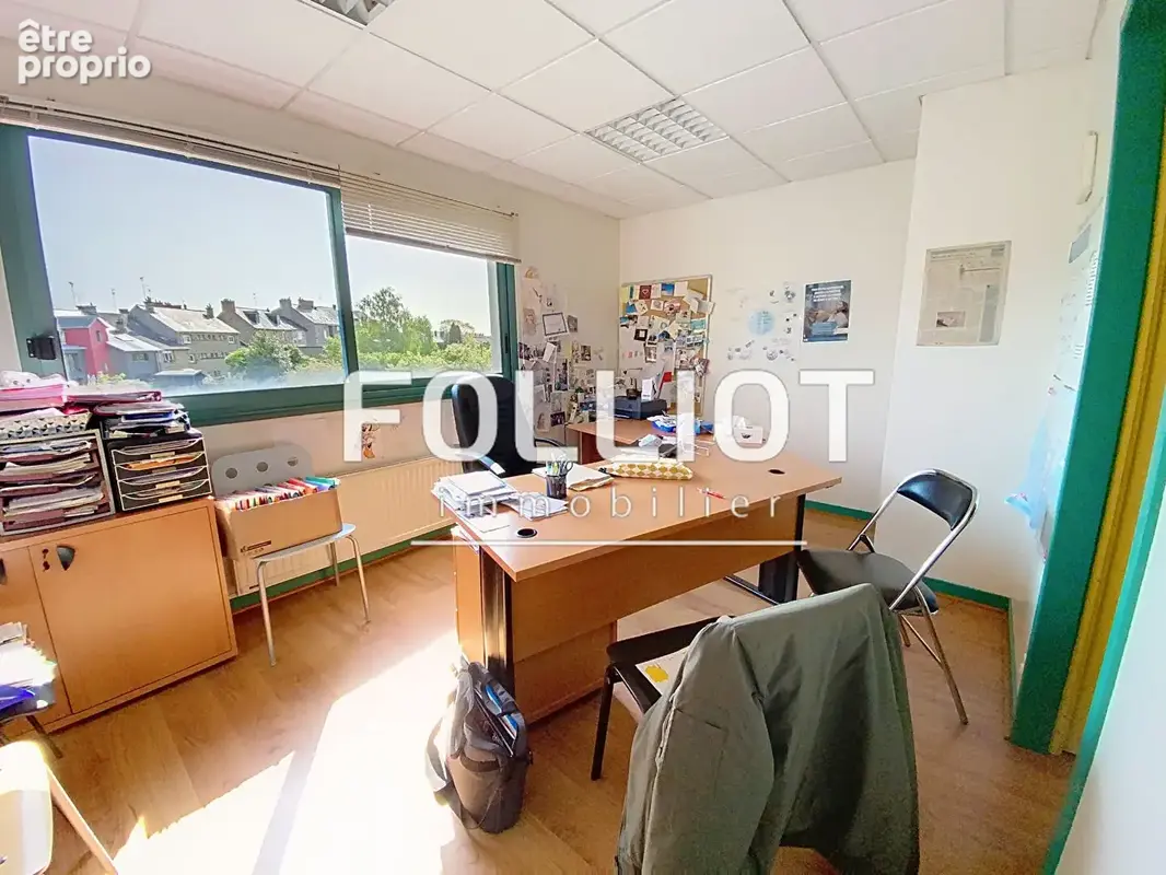 A VENDRE Bureaux 73 m², 2 pièces FOUGERES - photo 1