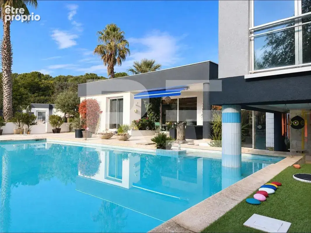 Villa contemporaine avec dependances piscine et pool house - photo 3
