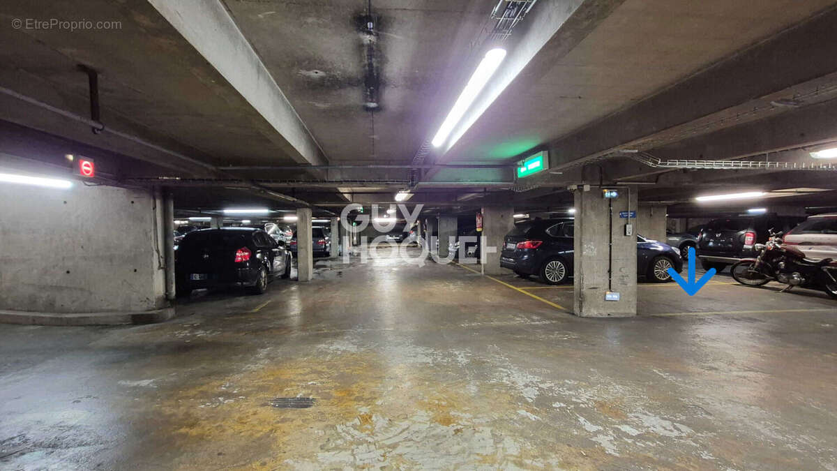 Parking à PARIS-9E