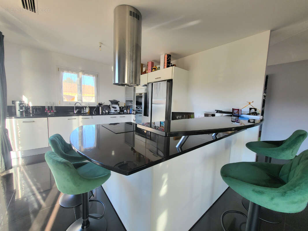 Appartement à VIC-LA-GARDIOLE