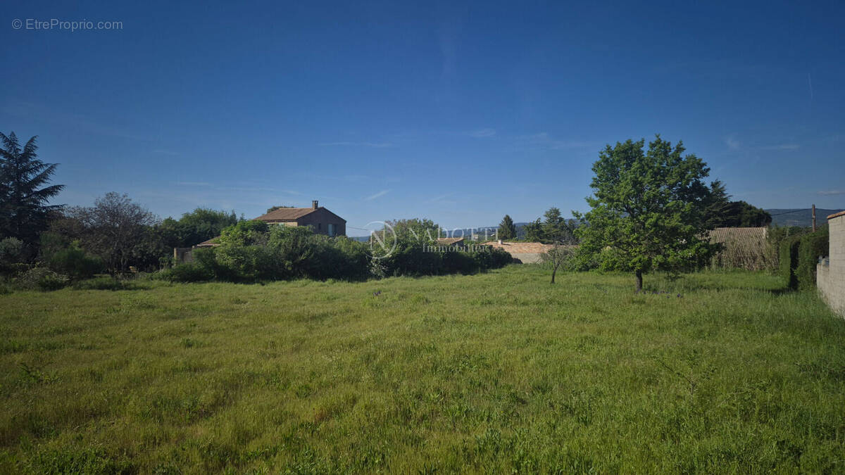 Terrain à ROBION