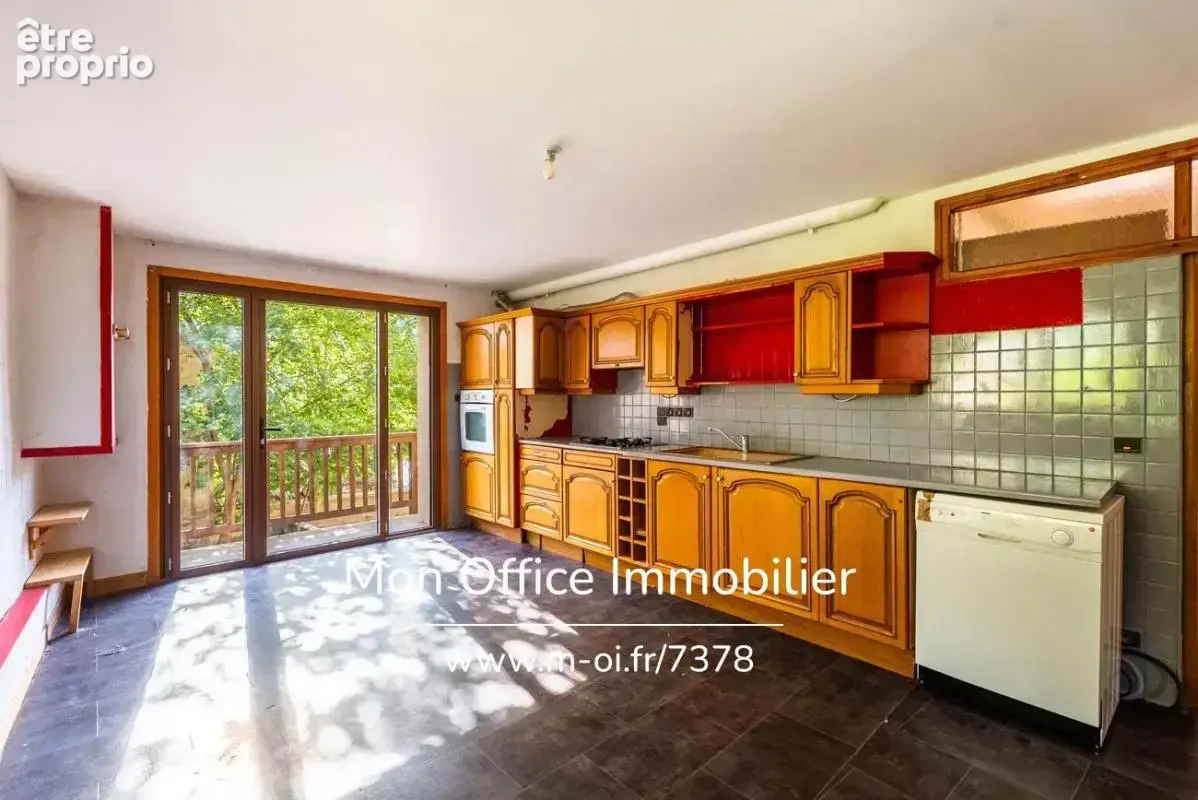 Référence : 7378-SCN - Maison de 500 m2 avec 4 appartements au Val des Près - photo 7