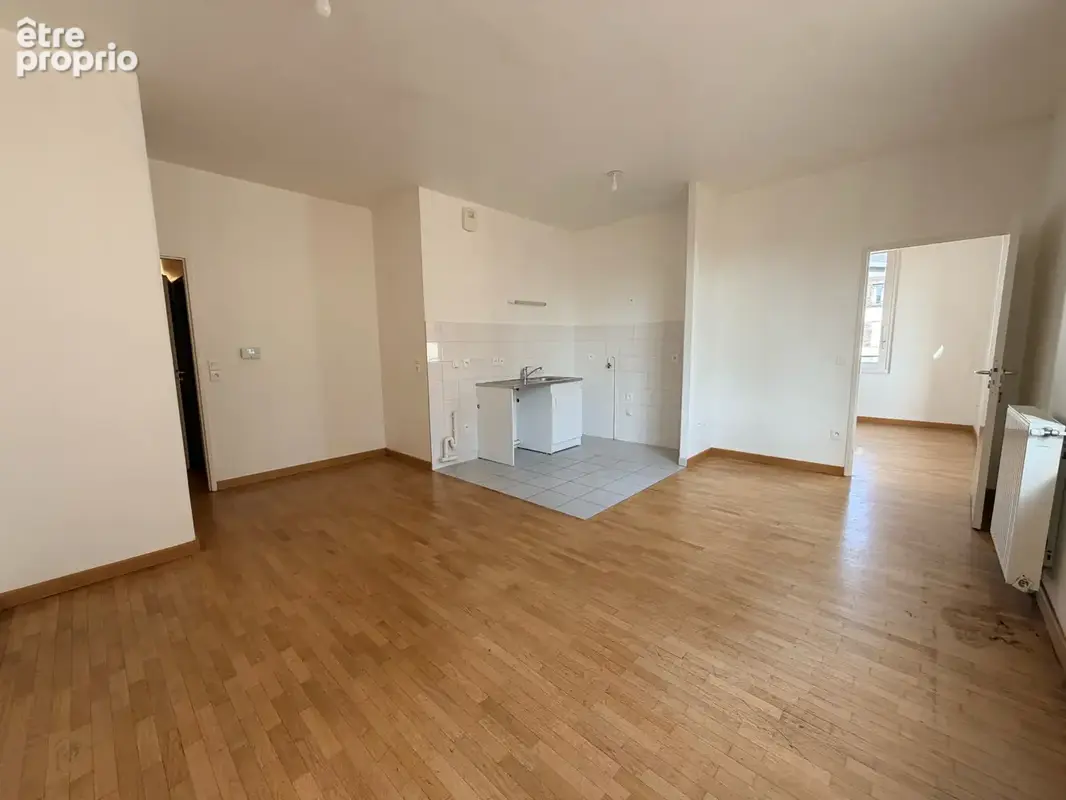 EXCLUSIVITÉ — Bordeaux Saint-Pierre : Rare appartement 2 pièces très lumineux avec ascenseur - photo 2