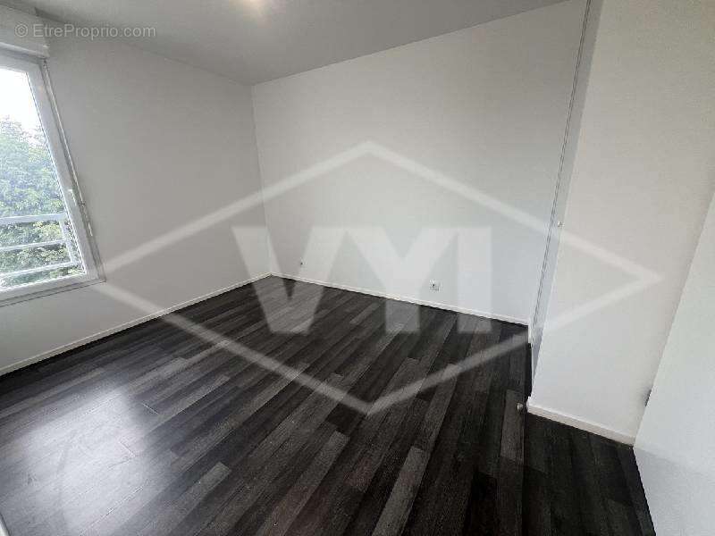 Appartement à COMBS-LA-VILLE