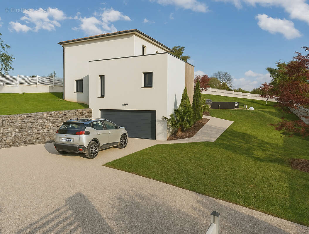 Maison à CHATEAUNEUF