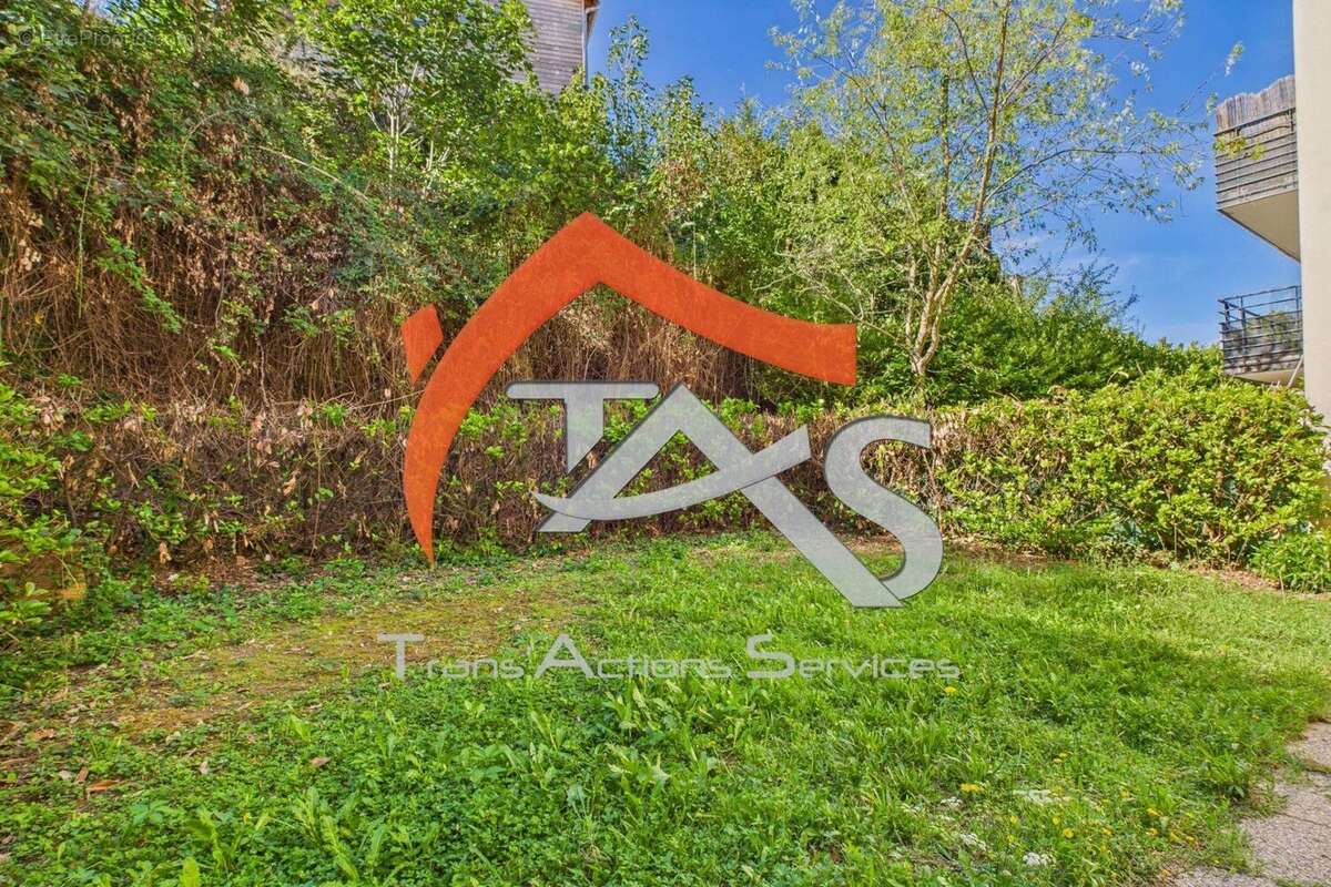 Appartement à LES ROCHES-DE-CONDRIEU