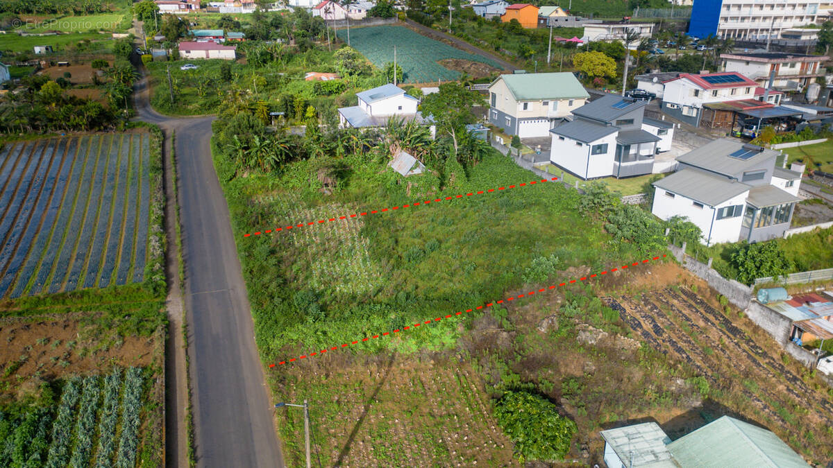 Terrain à SAINT-PIERRE
