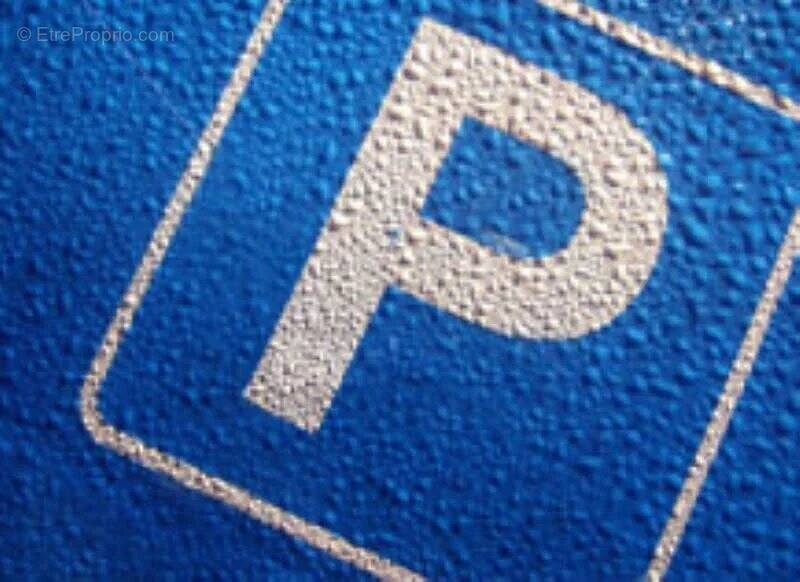 Parking à PARIS-17E