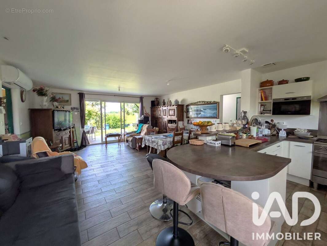 Maison 100 m² à Nieul-Les-Saintes  - photo 5