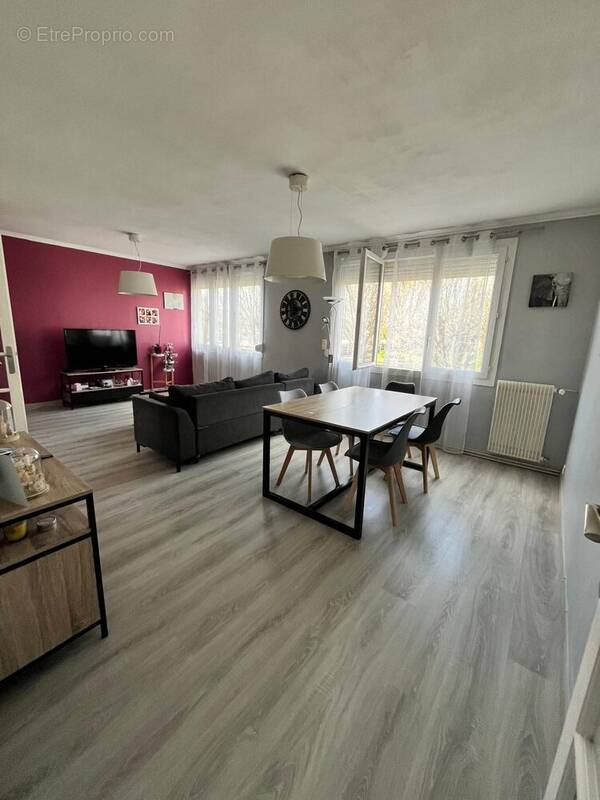 Appartement à HOUILLES
