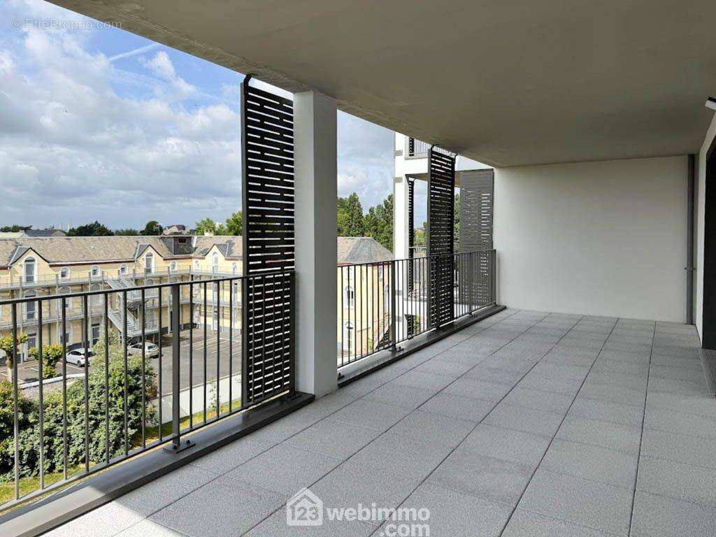 La terrasse avec une vue imprenable sur Cholet. - Appartement à CHOLET