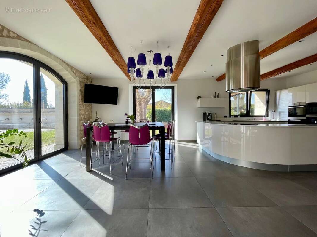 Maison à L&#039;ISLE-SUR-LA-SORGUE