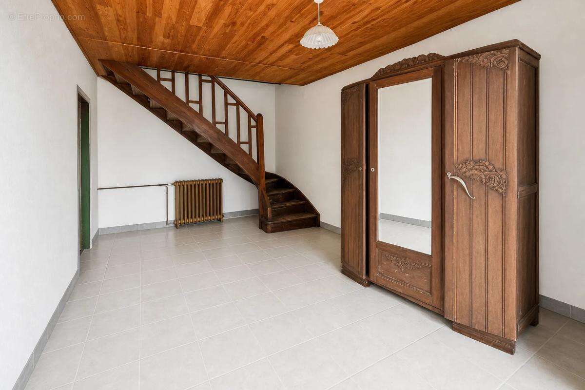 Spacieuse maison 8 pièces à Vollore-Ville - photo 8