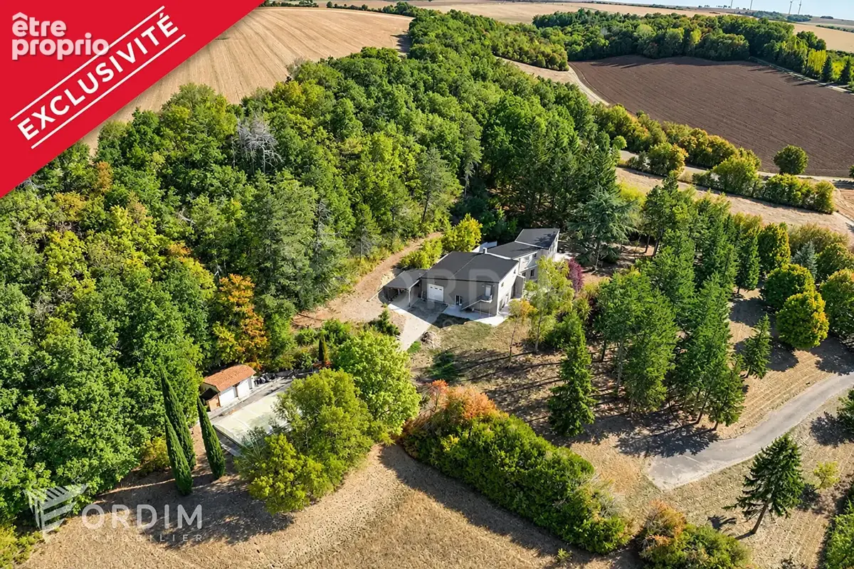 Maison d'architecte au coeur d'un parc arboré de 3 hectares - photo 1