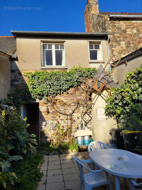 Maison à LE VIVIER-SUR-MER