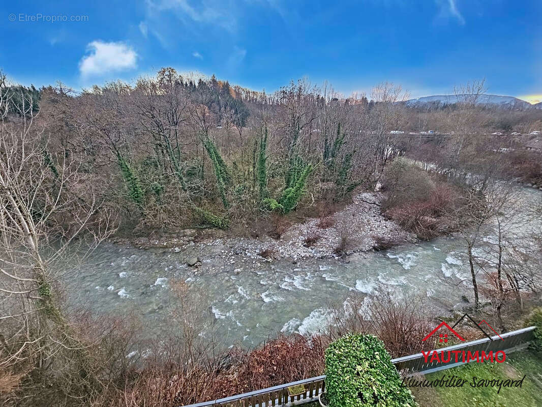 Appartement à BONNE