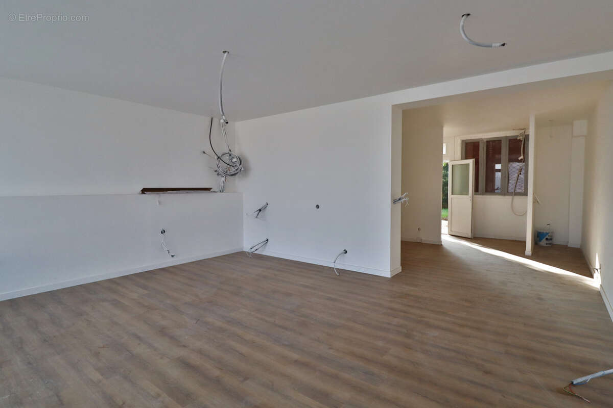 Maison à SAINT-JULIEN-LES-VILLAS