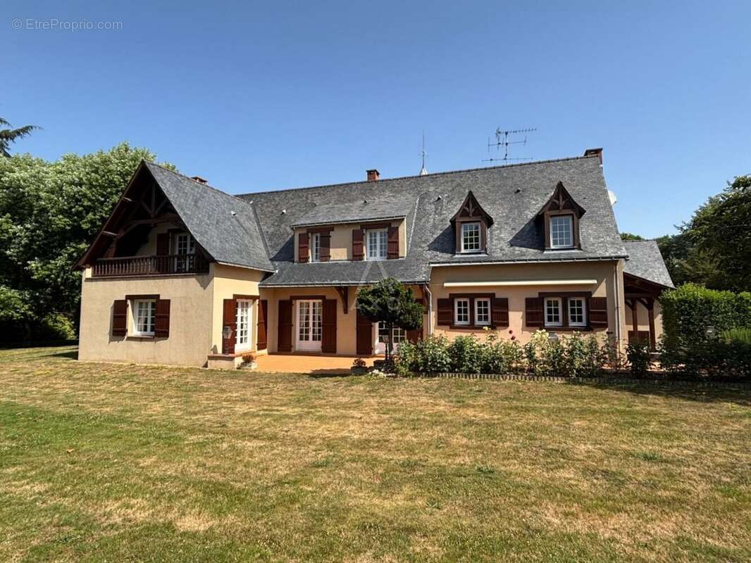 PROPRIETE de 400m² sur PARC de 1.7 ha - photo 5