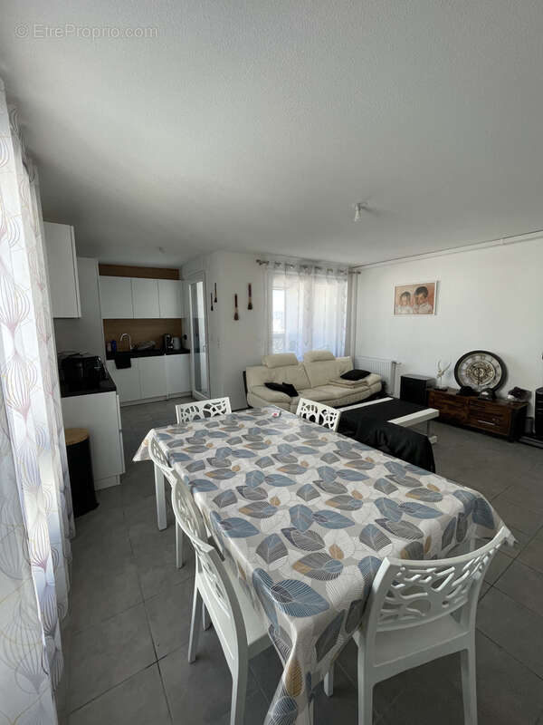 Appartement à BEAUZELLE