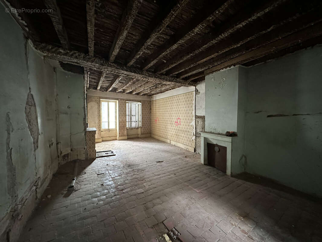 Immeuble de 180m2 à rénover. Toiture et plancher neufs. - photo 4