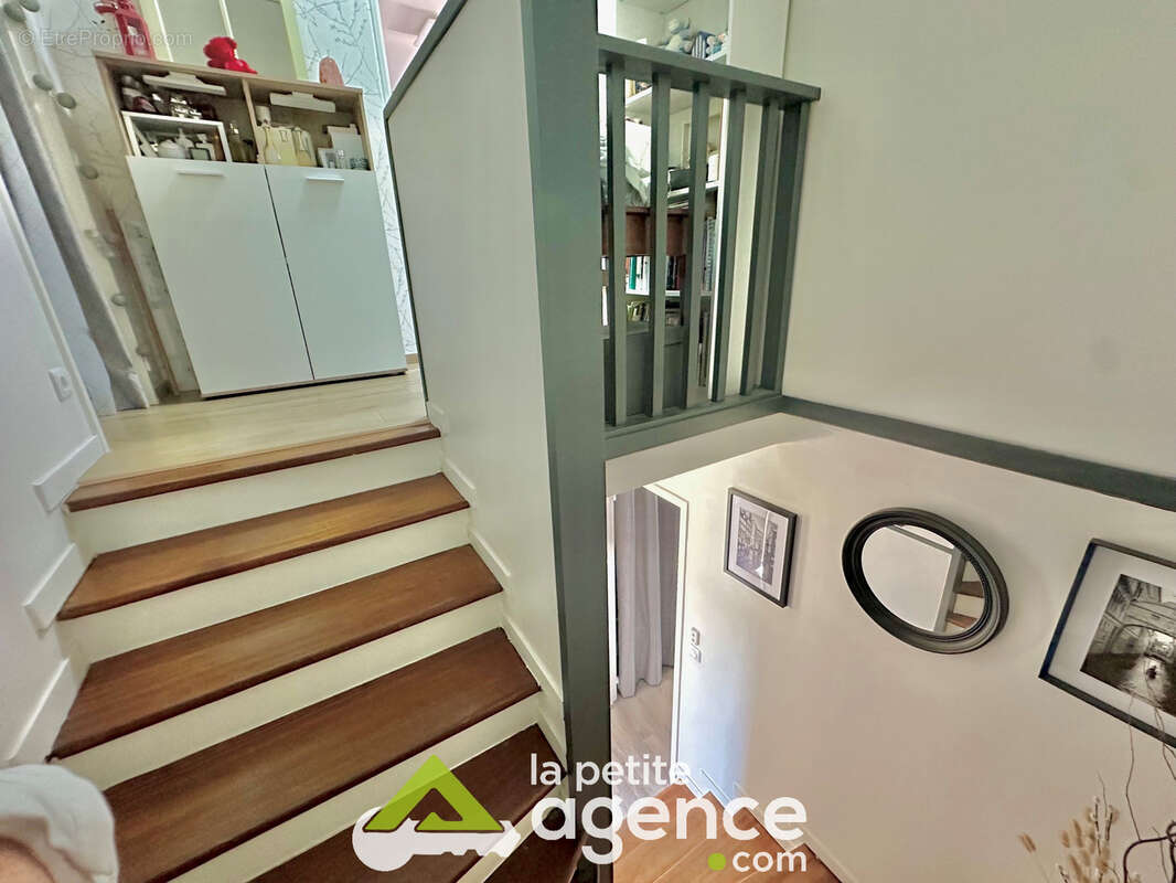 Bourges, dans impasse, au calme, maison rénovée de 102 m2, climatisée avec garage et jardinet. - photo 7