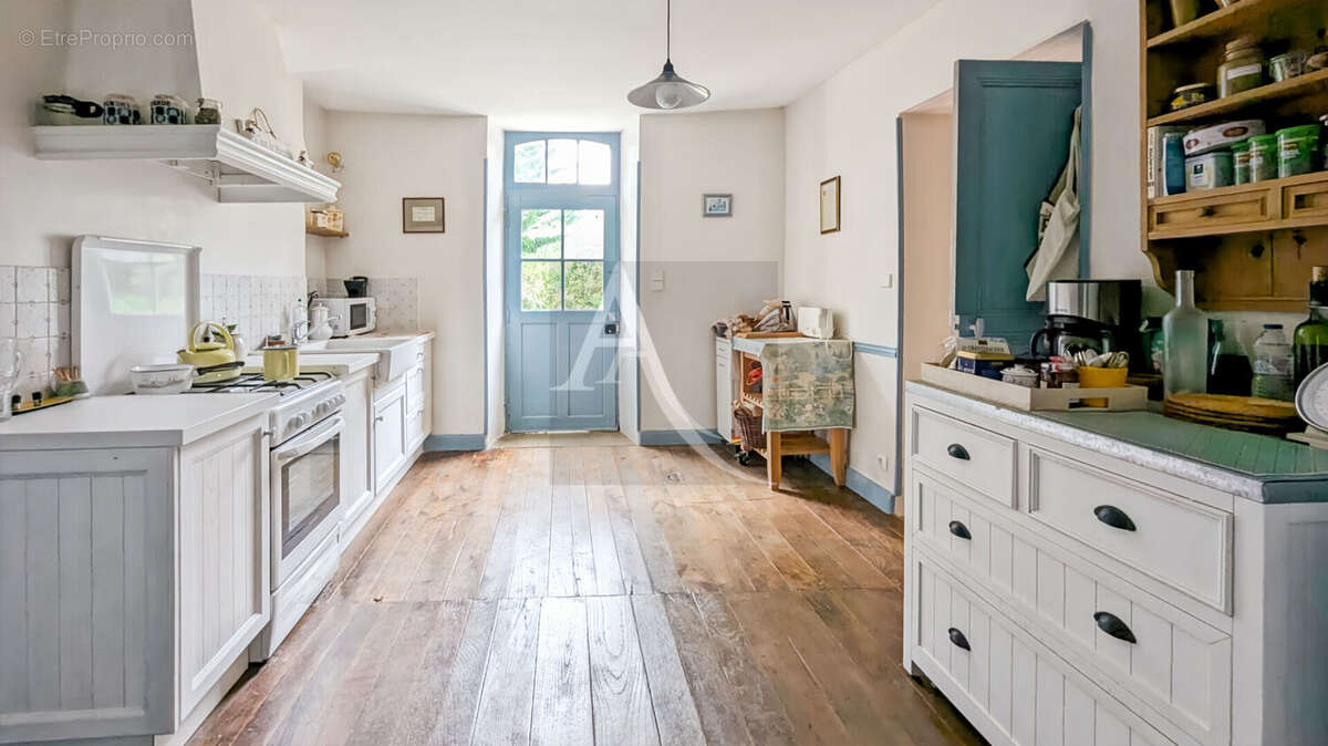 Maison à BLANQUEFORT-SUR-BRIOLANCE