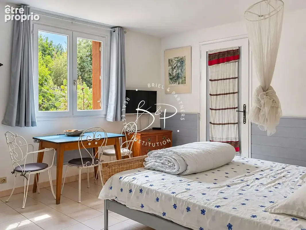 LORGUES ? Propriété avec vue dominante, piscine et appartement indépendant - photo 14