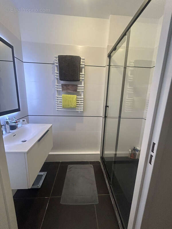 Appartement à COURBEVOIE