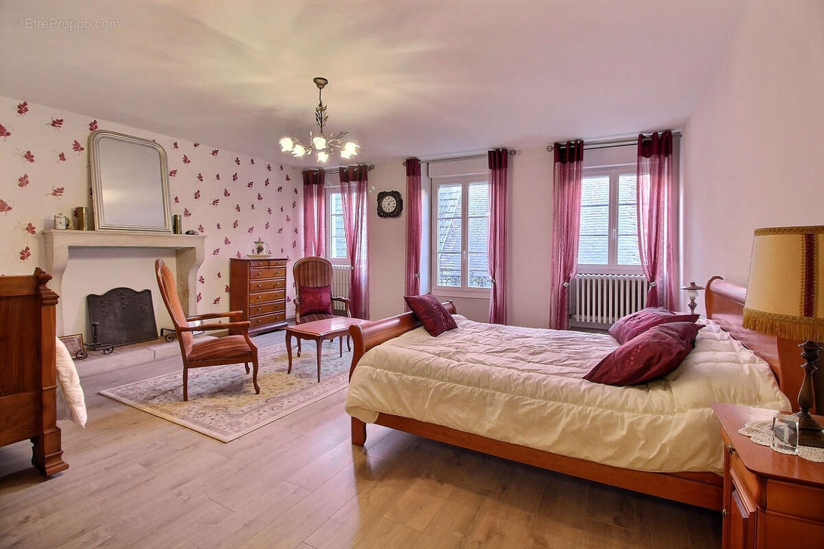ST GENGOUX, maison de village 150 m² - photo 7