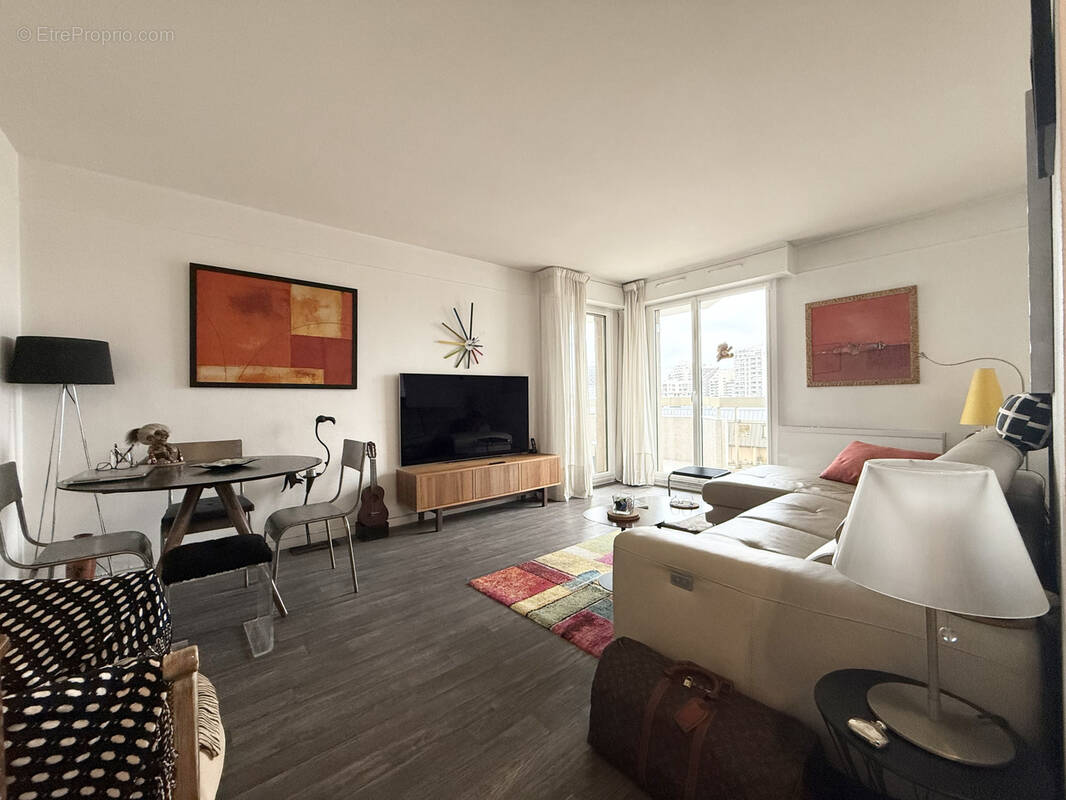 Appartement à COURBEVOIE
