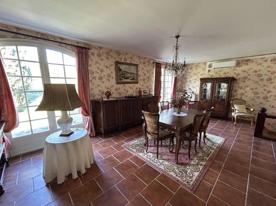 Maison à VILLEMOUSTAUSSOU