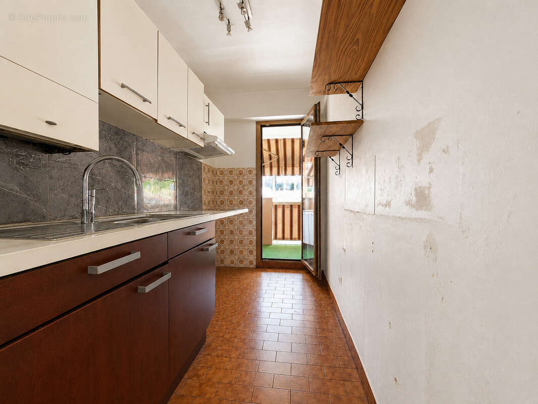 2 pièces traversant de 46,50 m2 avec extérieurs, cave et stationnement   Borrigo - photo 5