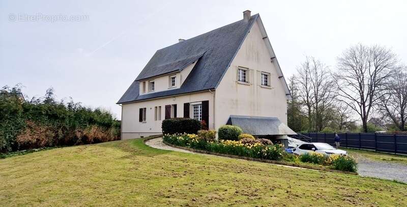 Maison à CONDE-SUR-VIRE