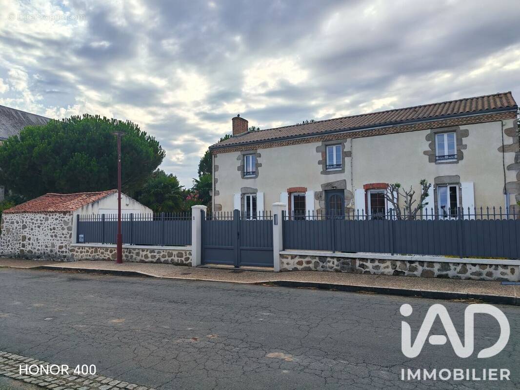 Photo 1 - Maison à SAINT-AUBIN-DU-PLAIN